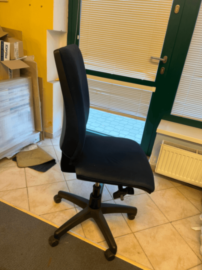 Banner image for advert: Stará kancelářská židle